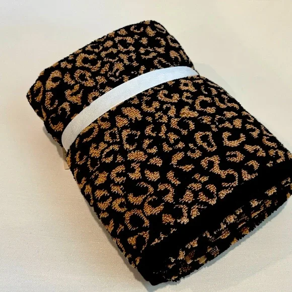 Rachel Zoe Leopard Cheetah Animal Print hand Towels - Picture 3 of 5